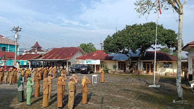 Apel Pagi Pegawai Kantor Kecamatan Leksono